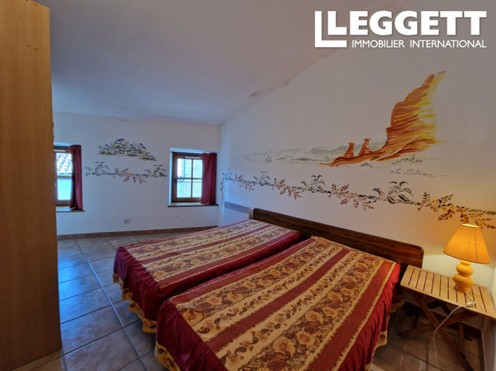 Image No.6-4 Bed House for sale