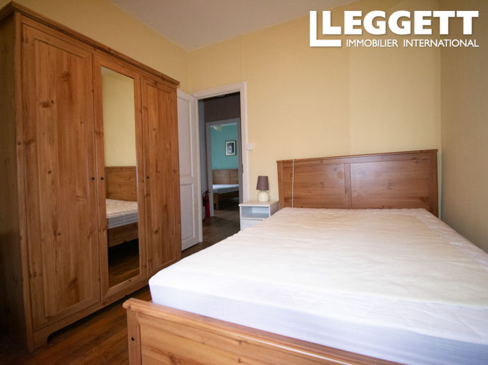 Image No.8-5 Bed House for sale