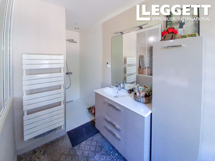 Image No.9-5 Bed House for sale