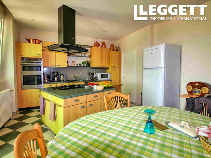 Image No.8-5 Bed House for sale