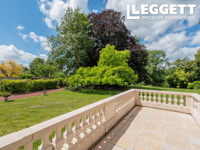 Image No.8-10 Bed House for sale