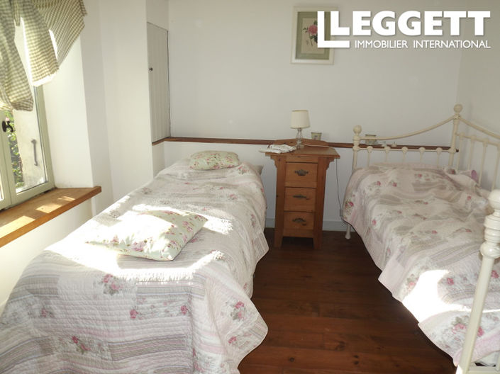 Image No.10-3 Bed House for sale