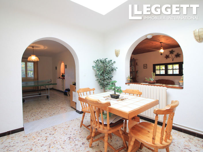 Image No.7-5 Bed House for sale