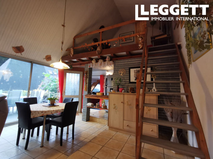 Image No.7-10 Bed House for sale