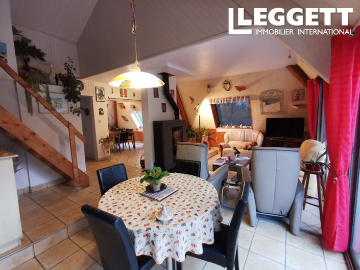 Image No.8-10 Bed House for sale