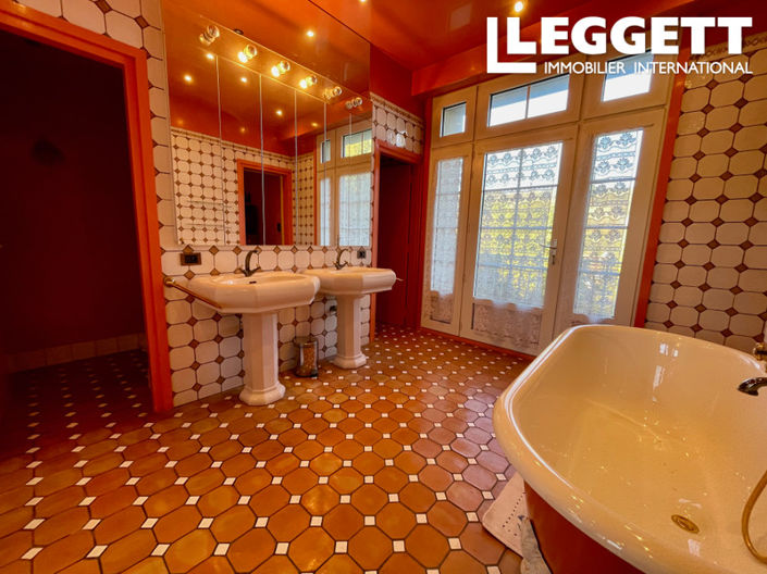 Image No.8-9 Bed House for sale