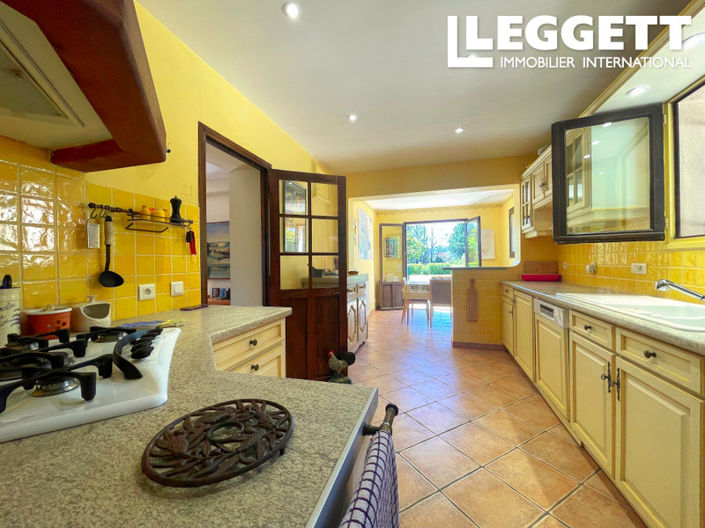 Image No.8-5 Bed House for sale