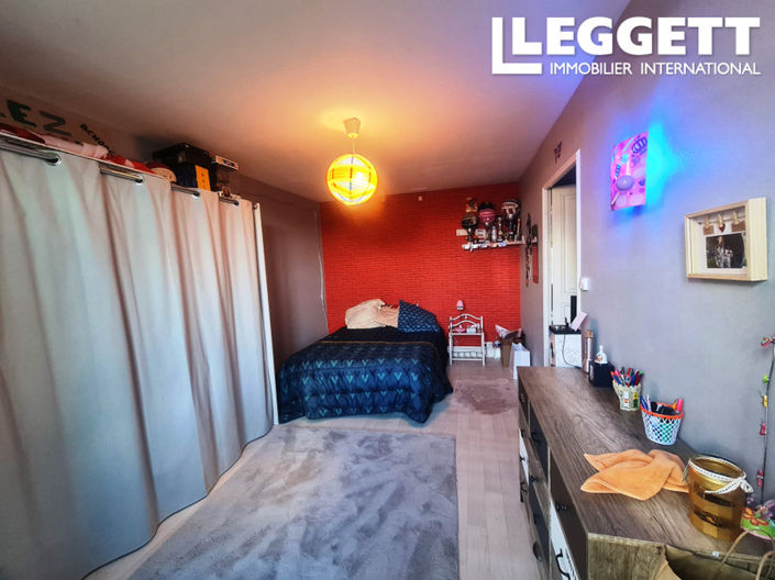 Image No.8-5 Bed House for sale