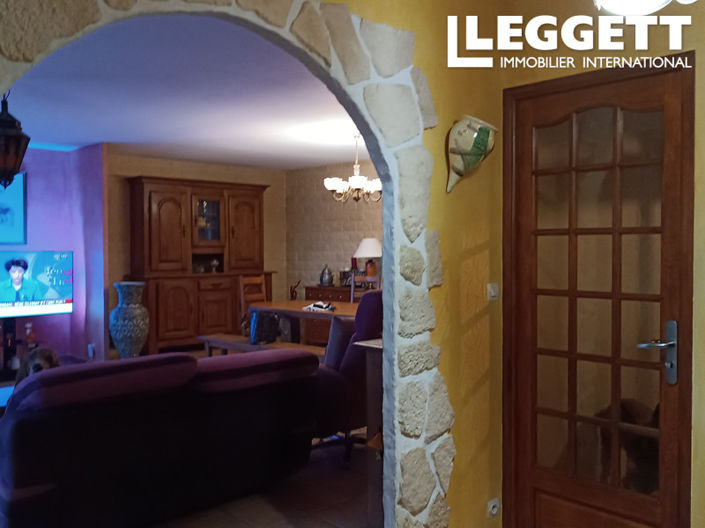 Image No.6-5 Bed House for sale