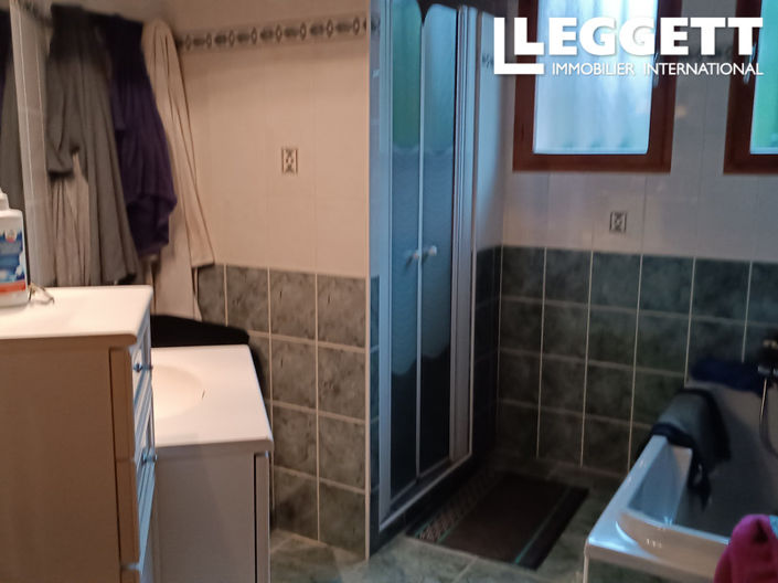 Image No.8-5 Bed House for sale