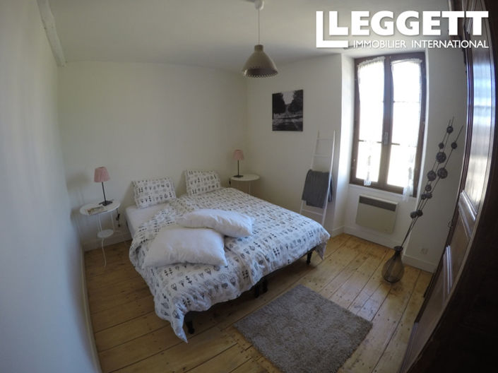 Image No.6-6 Bed House for sale