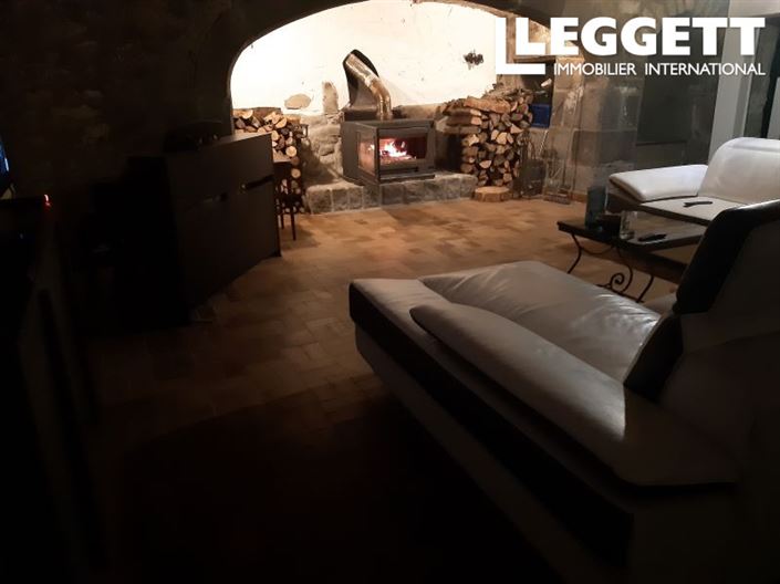 Image No.8-8 Bed House for sale