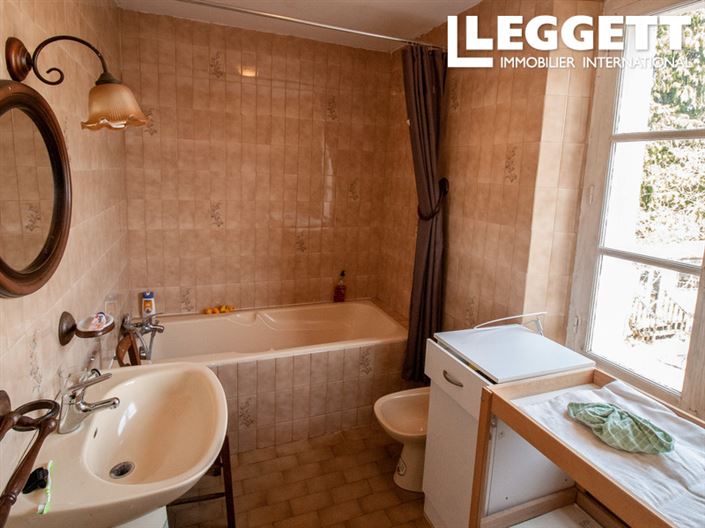 Image No.6-5 Bed House for sale