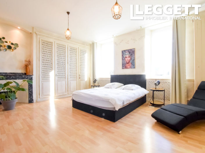 Image No.7-9 Bed House for sale