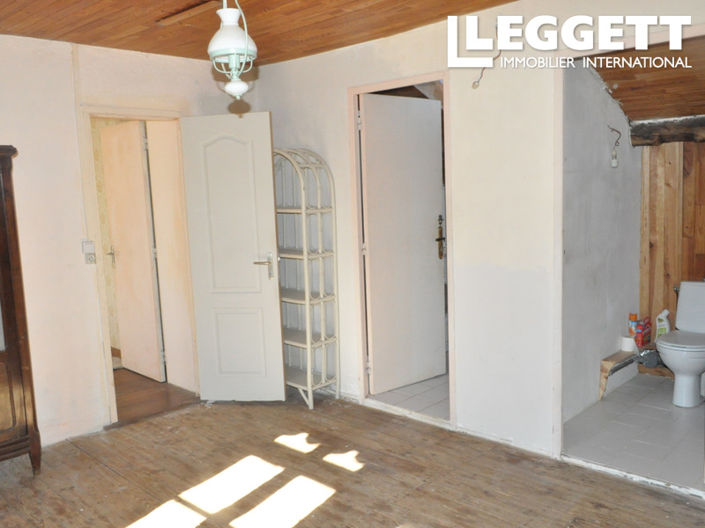 Image No.8-2 Bed House for sale