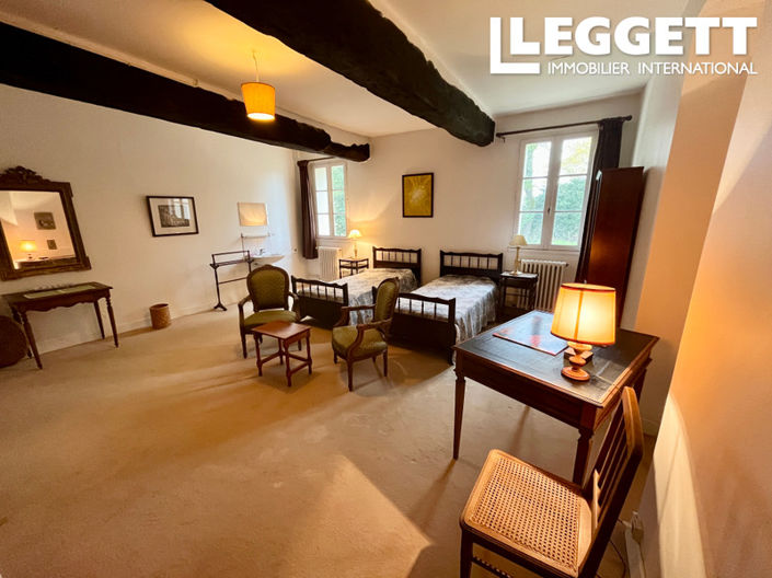 Image No.8-5 Bed House for sale