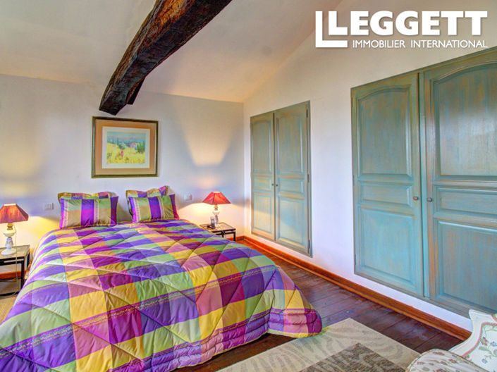 Image No.1-5 Bed House for sale