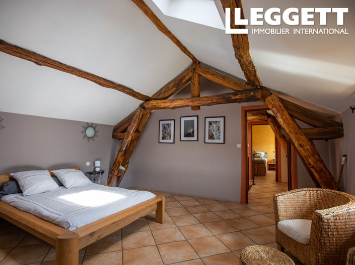 Image No.10-6 Bed House for sale