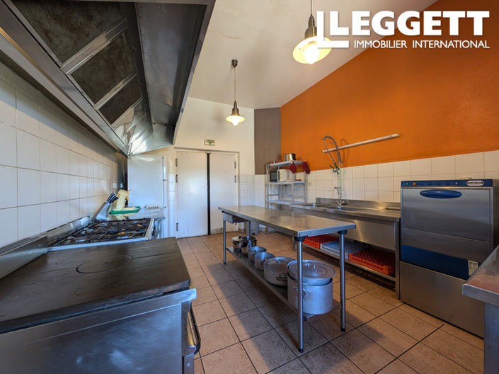 Image No.8-6 Bed House for sale