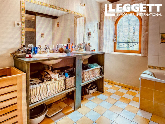 Image No.8-4 Bed House for sale