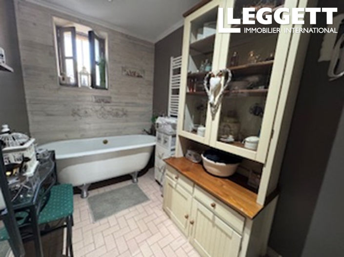 Image No.8-3 Bed House for sale