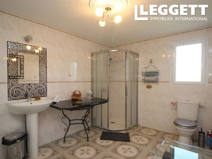 Image No.8-5 Bed House for sale