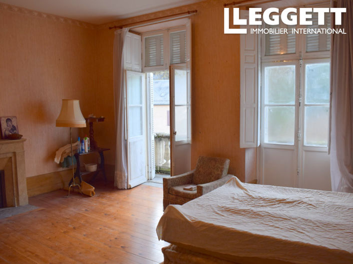 Image No.6-10 Bed Chateaux for sale