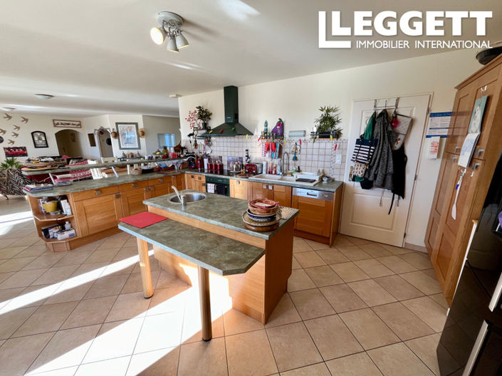 Image No.6-3 Bed House for sale