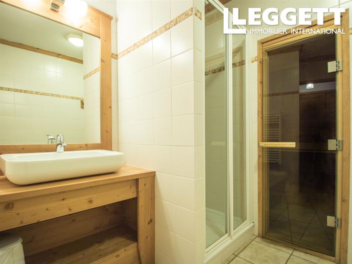 Image No.8-6 Bed Apartment for sale