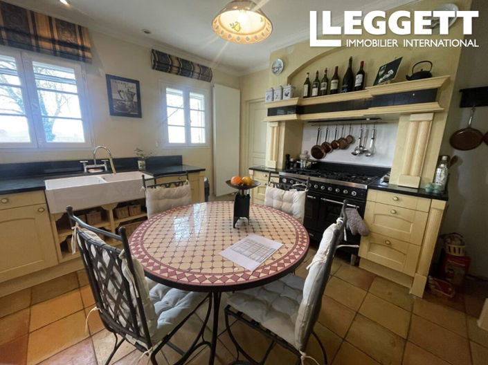 Image No.8-5 Bed House for sale