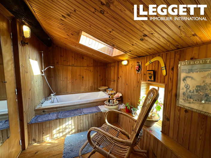 Image No.8-5 Bed House for sale