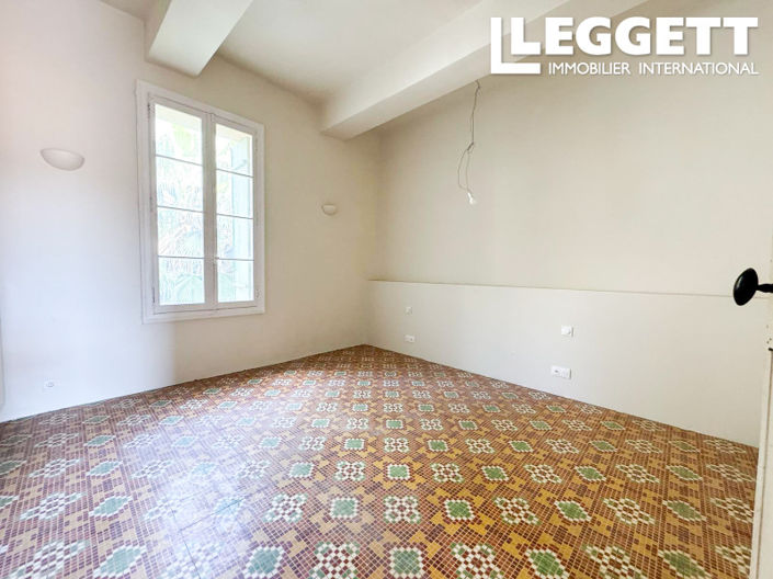 Image No.8-6 Bed House for sale