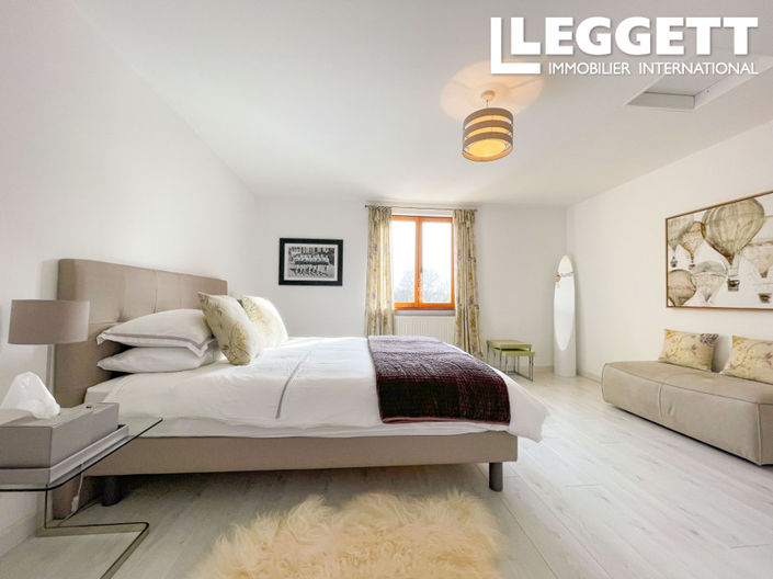 Image No.7-4 Bed House for sale