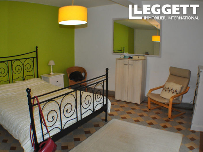 Image No.8-5 Bed House for sale