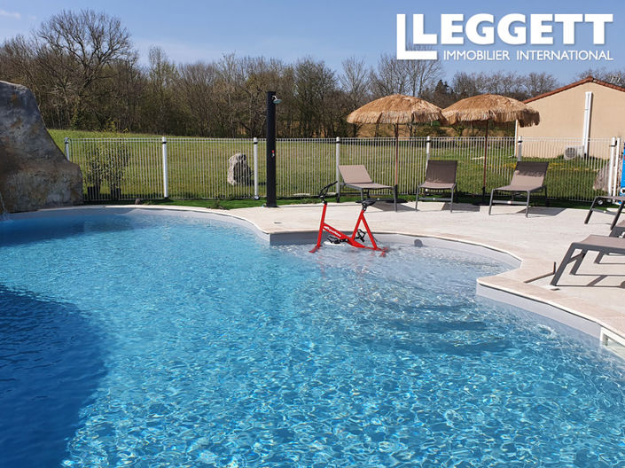 Image No.4-8 Bed Commercial for sale