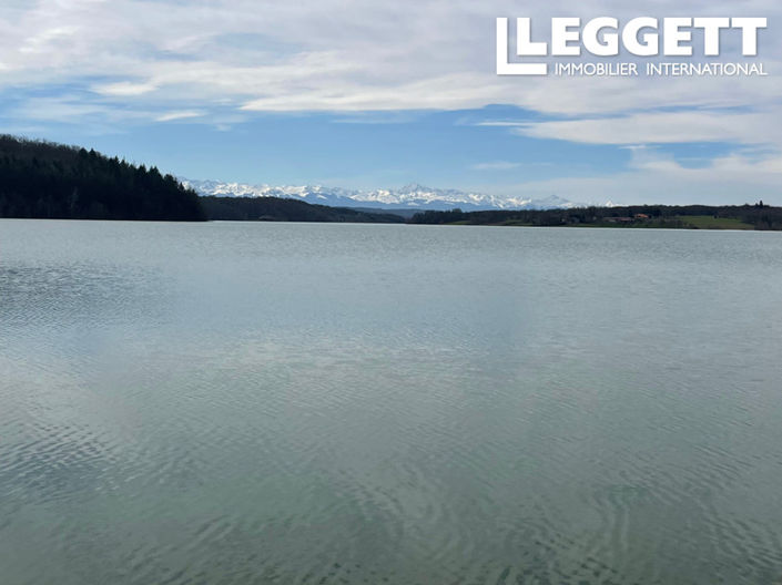 Image No.6-8 Bed Commercial for sale