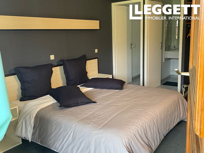 Image No.8-8 Bed Commercial for sale