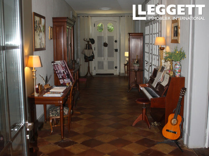 Image No.7-6 Bed House for sale