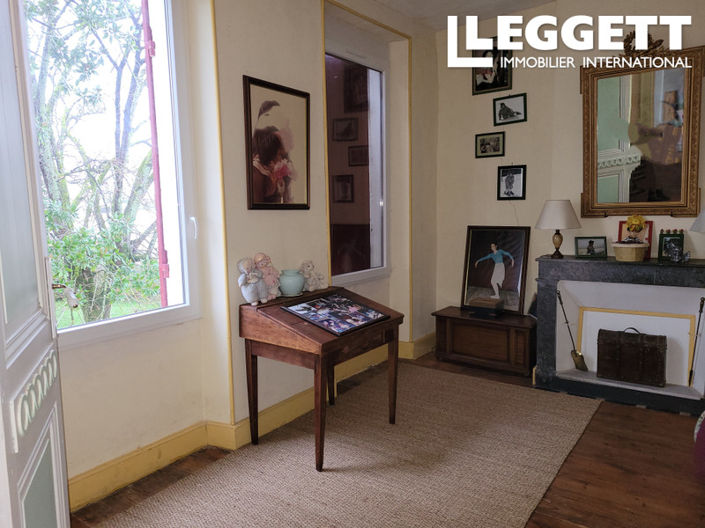 Image No.8-6 Bed House for sale