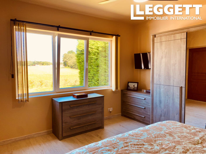 Image No.10-7 Bed House for sale