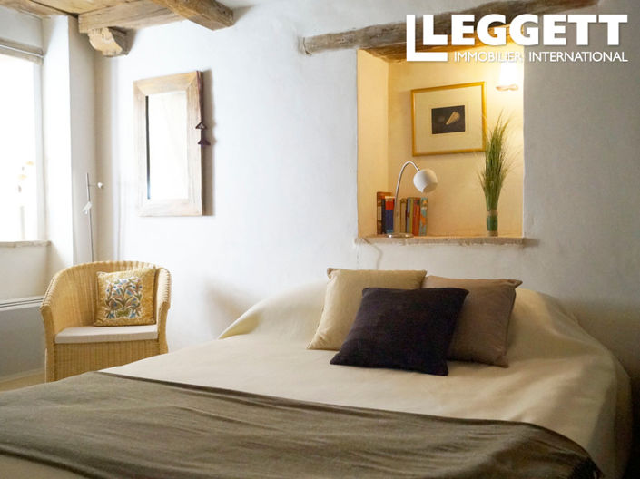 Image No.8-2 Bed House for sale