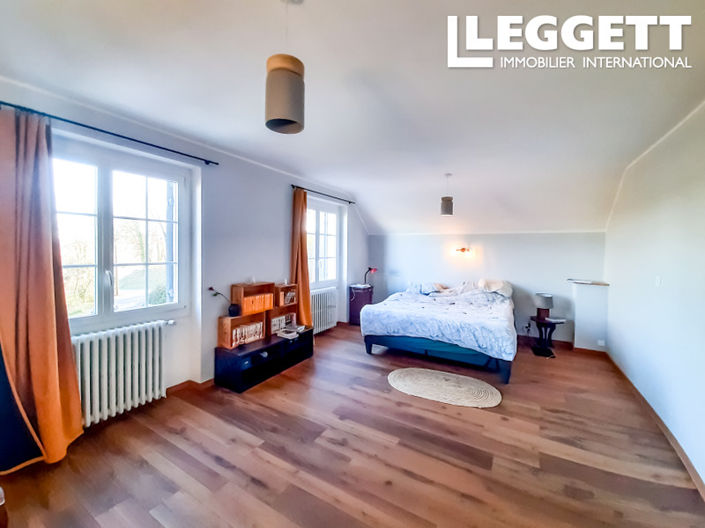 Image No.6-6 Bed House for sale