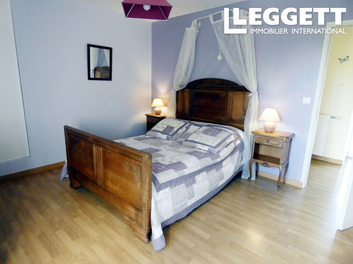 Image No.9-6 Bed House for sale