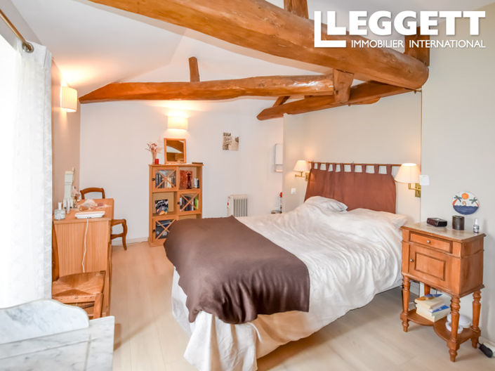 Image No.6-8 Bed House for sale