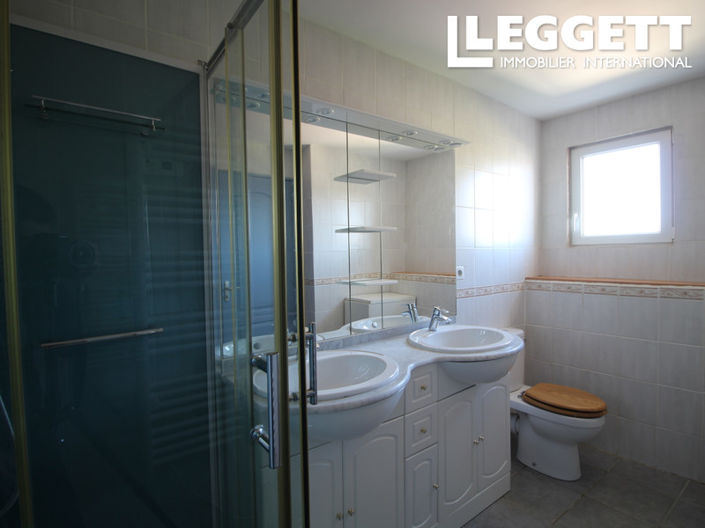 Image No.8-2 Bed House for sale