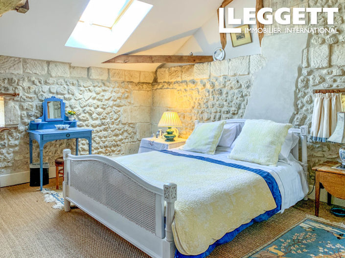 Image No.8-5 Bed House for sale