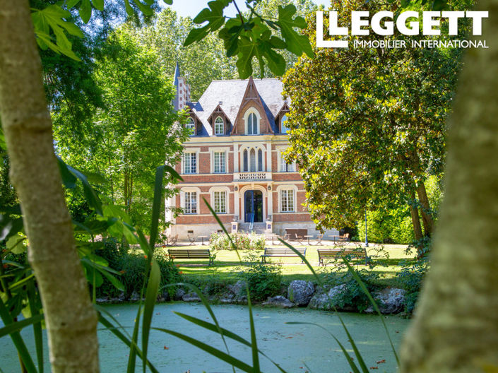 Image No.2-10 Bed Chateaux for sale