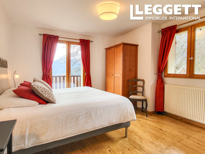 Image No.4-12 Bed Commercial for sale