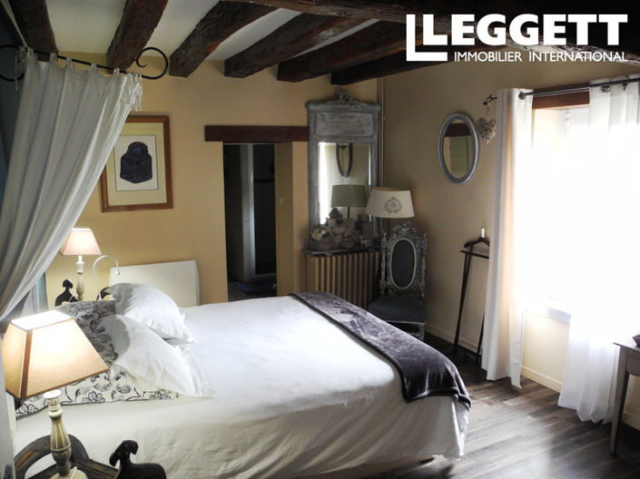 Image No.7-7 Bed House for sale