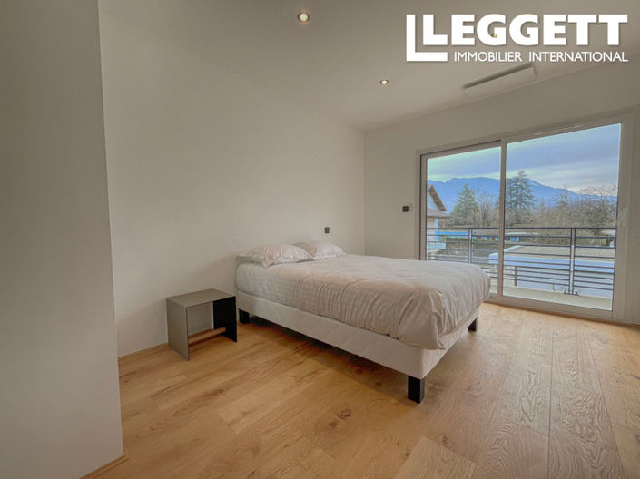 Image No.10-5 Bed House for sale